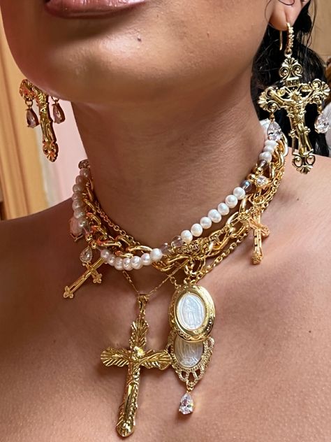 Jewelry Stack Koleen Diaz Jewelry, Chunky Necklace Stack, Maxamilist Jewelry, Chunky Gold Jewelry Aesthetic, Gold Jewelry Stack, Gold Chunky Jewelry, Stacked Gold Jewelry, Chunky Jewelry Aesthetic, Lana Del Rey Summer