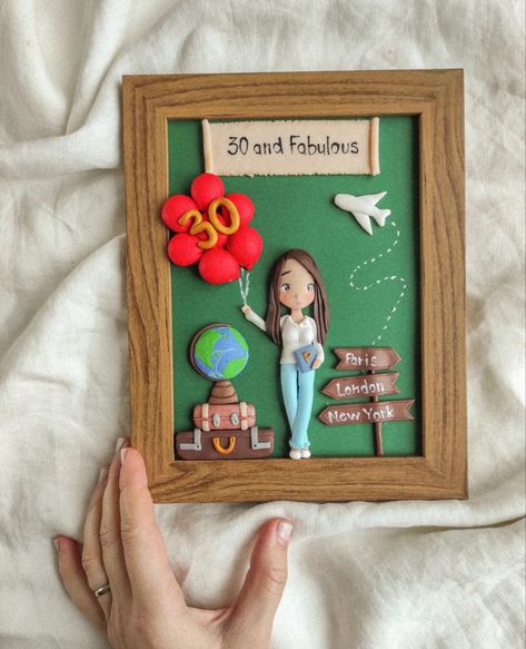 Clay Art For Birthday, Clay Frames Ideas, Polymer Clay Frame Ideas, Polymer Clay Projects To Sell, Frame For Best Friend, Clay Birthday Gifts, Clay Molding Ideas, Polymer Clay Frame, Clay Frame