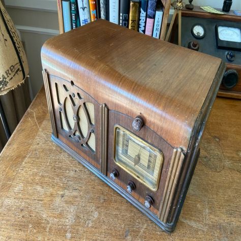 #eBay #eBayStore #eBaySeller #GameofThrones Antique Radio, Old Radios, Vintage Radio, Vintage Electronics, Hand Crafted Furniture, Breakfast Room, Home Audio, Ebay Seller, Radios