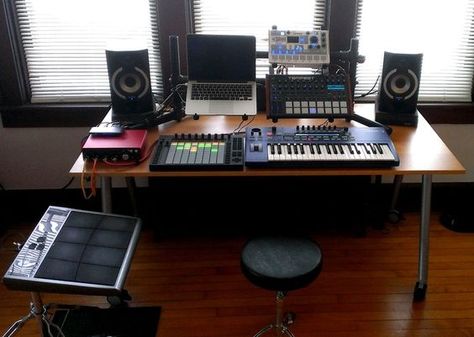 Check out this massive list of home studio setup ideas. Filter down by room colors, number of monitors, and more to find your perfect studio. Cool Music Studio, Home Recording Studio Setup Ideas, Home Music Studio Ideas, Studio Music Room, Music Studio Design, Dj Studio, Beat Making, Home Recording Studio Setup, Recording Studio Setup