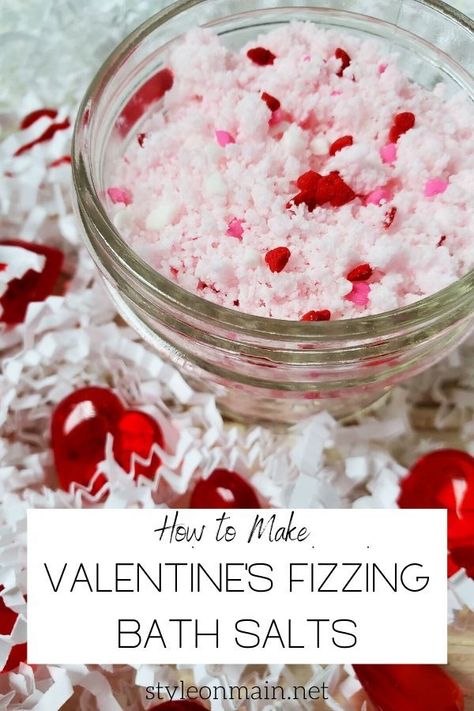 Self Love Bath Salts, Valentine Bath Salts, Valentines Soap Ideas, Bath Salts Packaging Ideas, Fizzy Bath Salts, Bath Salts Diy Recipes, Diy Bath Salts, Valentine Soap, Bath Salts Recipe