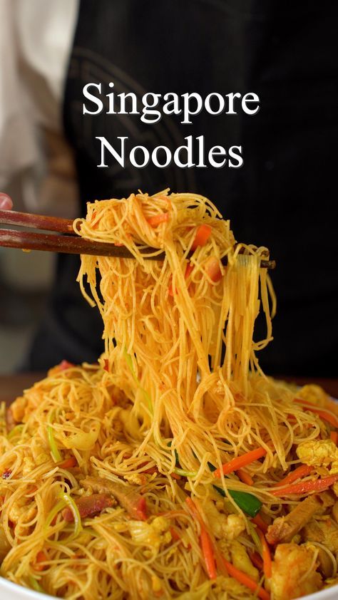 Singapore noodles, also known as Singapore mei fun (星洲炒米粉), is a popular Chinese takeout dish made with rice noodles, chicken, shrimps, char siu, veggies, and seasoned with curry powder, which gives it its iconic yellow color. Mei Fun, Crab Rangoons, Noodles Chicken, Singapore Noodles, Char Siu, Chinese Takeout, Rice Noodles, Curry Powder, Noodles