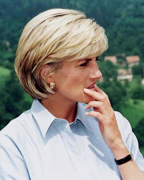 Princess Diana Haircut, Diana Haircut, Princess Diana Hair, Haircut For Square Face, Chemo Hair, Princess Diana Family, Princess Diana Photos, Princess Diana Pictures, Princes Diana