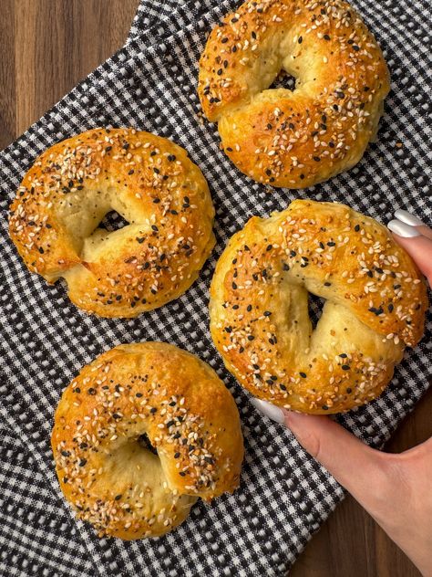 High Protein Bagels High Protein Bagels, Protein Bagels, Bagel Recipe Easy, Bagel Breakfast Sandwich, Snack Smoothie, High Protein Meal Prep, Healthy High Protein Meals, My Protein, Bagel Recipe