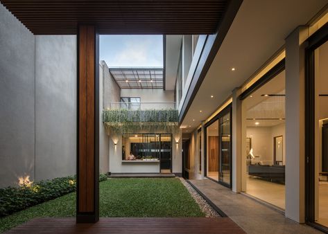 Gallery of RJ House / Rakta Studio - 7 Rakta Studio, Modern Loft House, Modern Tropical House, Courtyard Design, Internal Courtyard, Exposed Concrete, Loft House, Tropical House, Modern Tropical