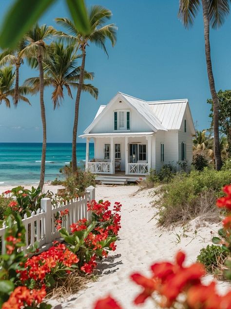 Island House Tropical Exterior, Island Life House, Beach Chic Decor, Dream Things, Luxury Beach House, Bahamas Island, Dream Beach Houses, Sea House, Cottage Life