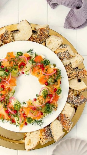 RILY on Instagram: "Smoked Salmon Wreath Reel + recipe by @megan_rhn #smokedsalmon #lox #loxwreath #smokedsalmonwreath #holidayappetizers #holidayeats #hostingfoods #hostingrecipes" Smoked Salmon Wreath, Salmon Wreath, Hosting Recipes, Holiday Platters, Hosting Christmas, Holiday Appetizers, Smoked Salmon, Christmas 2024, Wreath