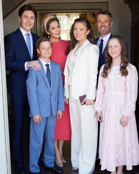 Prince Christian Of Denmark, Princess Alexandra Of Denmark, Kroonprinses Mary, Princess Isabella, Royal Family Portrait, Denmark Royal Family, Mary Donaldson, Prince Frederick, Princess Marie Of Denmark