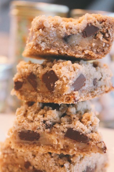 Chipper Bars, Coffee Hour Snacks Church, Church Snack Ideas, Easy Bar, Square Recipes, Bar Recipes, Crumble Topping, Dessert Dishes, The Best Recipes