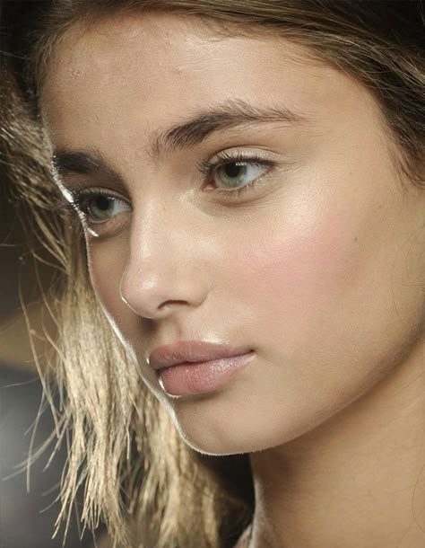 Taylor Hill Makeup, Simple Natural Makeup Looks, Makeup No Makeup Look, Simple Natural Makeup, Jasmin Tookes, Broken Makeup, Simple Makeup Natural, Eye Makeup Cut Crease, Natural Beauty Makeup