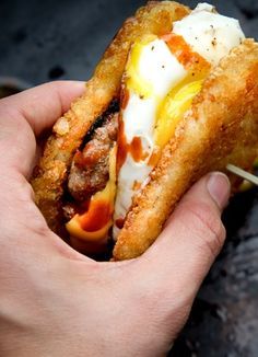 Burger Breakfast Ideas, Breakfast Sandwich With Hashbrown, Hashbrown Breakfast Sandwich, Fennel Breakfast, Breakfast Sandwich Sauce, Hashbrown Sandwich, Blt Breakfast Sandwich, Breakfast Empanadas, Sandwich Sauce