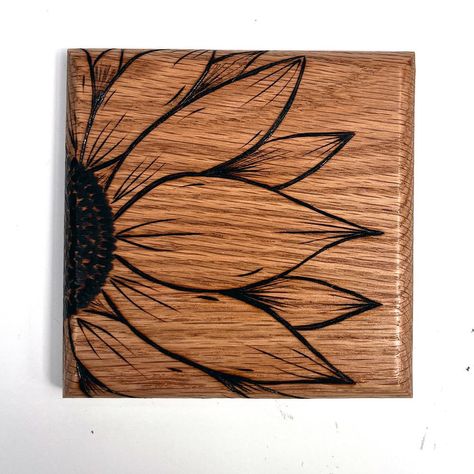 Square Wood Coaster Ideas, Wood Burning Coaster Ideas, Wood Burnt Coaster, Wood Burning Flowers, Burning Piano, Sunflower Wood Burning, Flower Wood Burning, Summer Wood Crafts, Wood Burning Ideas Gifts