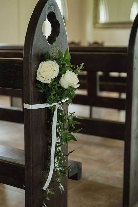 White Pew Flowers, Pew Ends Wedding, Church Wedding Flowers Altar, Pew Decorations Wedding, Wedding Pew Markers, Church Pew Flowers, Pew Marker, Wedding Pew Decorations, Pew Decor