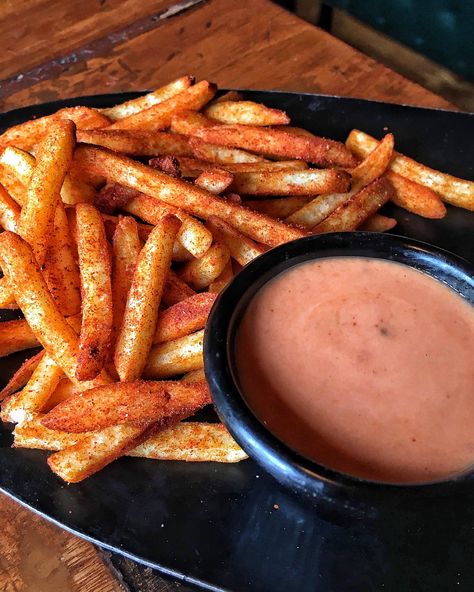 Evenly coated peri peri fries and spicy mayo[OC][1275X4270] Peri Peri Fries, Tuna Pizza, Foodie Pics, French Fries Recipe, Peri Peri, Spicy Mayo, Fries Recipe, Tuna Recipes, Masala Recipe