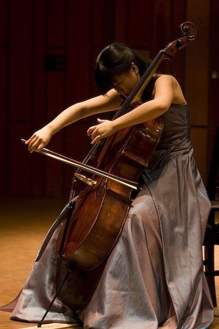 Cello Art, Playing An Instrument, Musician Portraits, Performing On Stage, Musician Photography, Cello Music, Classical Musicians, Cellos, The Violin