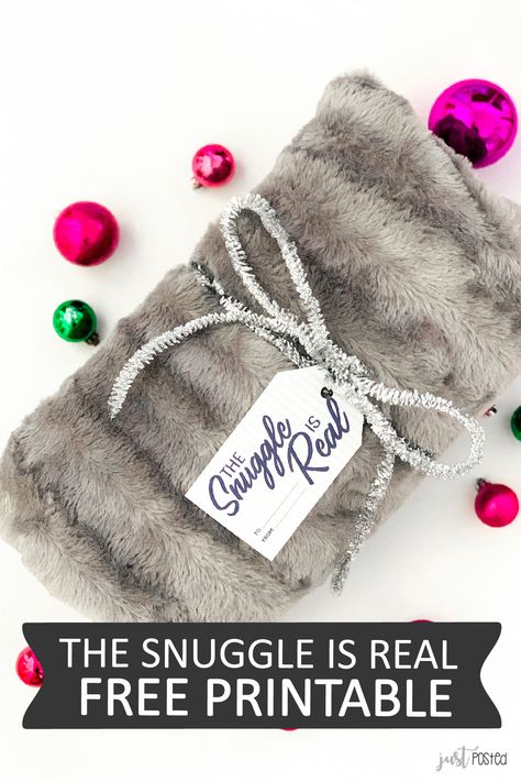 The Snuggle is Real - Free Printable - Great Gift Idea or Teacher Gift! Just attach a cozy blanket or scarf with this tag and you have a perfect cozy gift idea. Could work for teacher appreciation too! Free Christmas Tags Printable, Classmates Gifts, The Snuggle Is Real, Teachers Thanksgiving, Valentines Blanket, Christmas Neighbor, Inexpensive Gifts, Coworkers Christmas, Neighbor Christmas Gifts