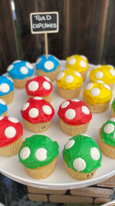 How to plan an EPIC Mario Themed Birthday Party - DIY projects and inspo! Mario Themed Birthday Party, Mushroom Cupcakes, Princess Peach Party, Mario Bros Birthday Party Ideas, Mario Birthday Cake, Frog Cake, Super Mario Bros Birthday Party, Super Mario Bros Party, Mario Cake