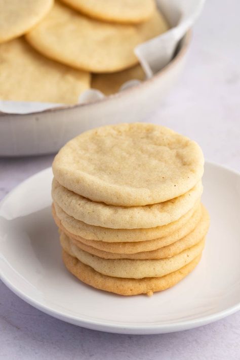 A cross between a cake and a cookie, these old fashioned tea cakes are sweet and buttery with a beautifully light, fluffy, and melt-in-your-mouth texture. Old Fashion Tea Cake Recipe, Old Fashioned Tea Cakes, Tea Cake Cookies, Carrots Side Dish, Butter Tea, Tea Cakes Recipes, Tea Cookies, Tea Cake, Cross Buns