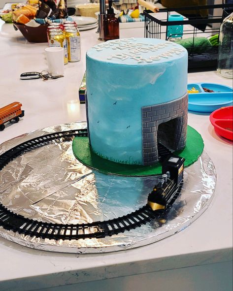 Choo Choo Train Birthday Party Cake, Train Themed Birthday Cake, Train Birthday Cake Ideas, Moving Train Cake Ideas, Train Cake For Men, Diy Train Cake, Train Cakes For Boys, Train Birthday Cakes, Train Cake Ideas