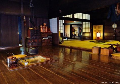 Japanese Kids Room, Japanese Chair, Modern Japanese Architecture, Castle Rooms, Japanese Kids, Japanese Style House, Traditional Japanese House, Japan History, Aomori