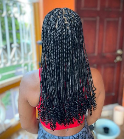 Service: Knotless braids Size: Small Length: Mid back *HAIR PROVIDED *HAIR INCLUDED Cost: $15000 Appointments available ‼️✅ Click the link in bio for direct booking 🗓️🫶🏾 . . . 📍Old Harbour, St. Catherine. Secure your next protective style now | DM 📥📨 or Whatsapp 876-461-3402 for consultation✨✨ . . ‼️ HAIR IS PROVIDED‼️ #braider #blackhair #protectivestyles #invisibleloctwist #loctwists #explorepage #braids #hairdresser #knotlessbraids #locs #jamaicanbraider #explorepage #viral Knotless Braids Mid Back Length, Mid Back Length Braids, Mid Length Knotless Braids, Mid Back Hair, Mid Back Knotless Braids, Protective Hairstyles For Natural Hair, Appointments Available, Protective Style, St Catherine