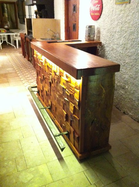 Bar Proyecto Santo Domingo. Nativo Red Wood.  www.facebook.com/nativoredwood Bar Top Tables, Counter Design, Red Wood, Basement Bar, Interior Designing, Outdoor Decorations, Urban Looks, Bar Top, Tiny House Design