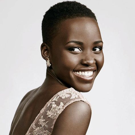 Model Beauty Secrets, Minimalist Beauty Routine, Celebrity Beauty Secrets, Lupita Nyong'o, Beauty Must Haves, Celebrity Beauty, Skin Care Women, Simple Skincare, Beautiful Skin