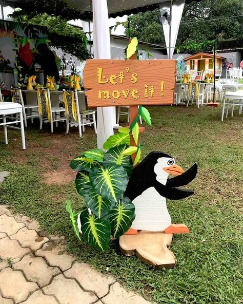 King Julian Birthday Party, King Julien Birthday Party, Madagascar Theme Party, Madagascar Birthday Party Ideas, Madagascar Party Ideas, Madagascar Birthday Party, Penguins Of Madagascar Party, King Julien Party, Madagascar Party Decorations