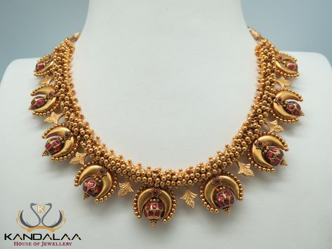 Pinaki Jewellers, Kandalaa Jewellery, Antique Necklace Gold, 22k Gold Necklace, Indian Wedding Jewelry Sets, Gold Temple Jewellery, Gold Bridal Necklace, Antique Necklaces Design, Gold Earrings Models