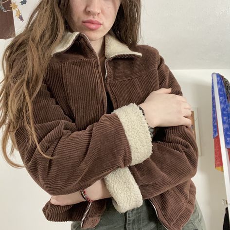 Brown Courdory Jacket Outfit, Brown Coat Outfit, Gap Fashion, Brown Corduroy Jacket, 70s Clothing, Corduroy Coat, Brown Corduroy, Gap Jacket, Girl Fits