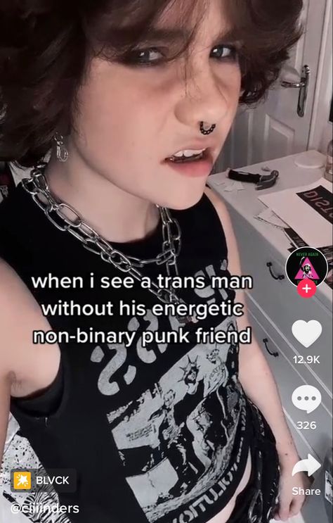 Trans Fall Outfits, Trans Punk Aesthetic, Chubby Emo Boy, Transmasc Art, Transmasc Aesthetic, Trans Aesthetic, Ftm Outfits, Genderfluid Fashion, Trans Outfit