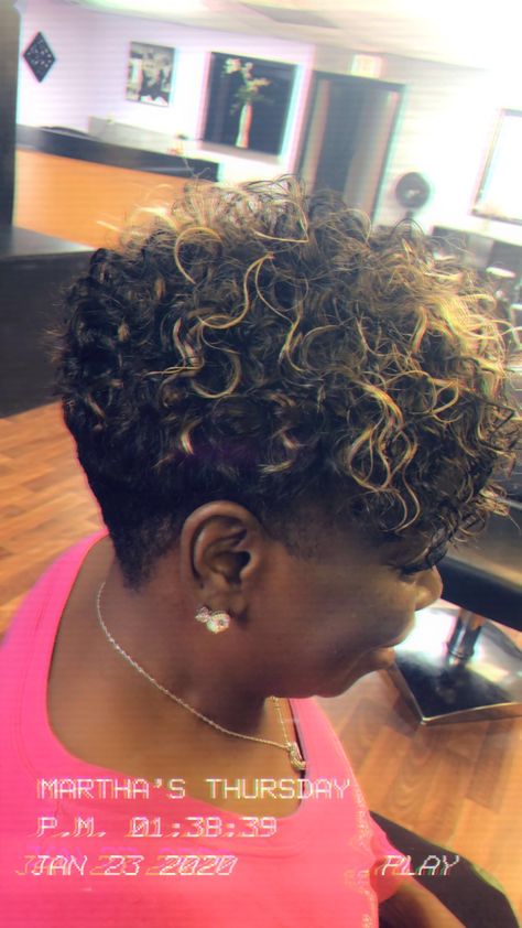 Quick weave with deep wavy hair blended on sides & back 28 Piece Quick Weave Short Pixie Curly, Curly 27 Piece Quick Weave Hairstyles, Short Curly Quick Weave Hairstyles, Quick Weave Hairstyles Curly, Wavy Quick Weave, Deep Wavy Hair, Short Natural Styles, Short Quick Weave Hairstyles, Short Quick Weave