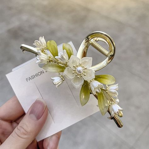 قلادات متدلية, Birthday Banquet, Hair Tie Accessories, Hair Accessories Collection, Hair Accessories Clips, Girly Accessories, Jewelry Lookbook, Fancy Jewelry, Original Jewelry