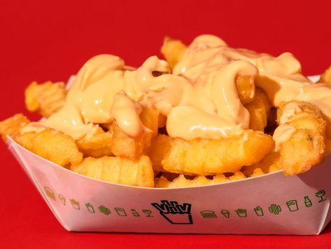 Shake Shack released the recipe for its popular cheese sauce - Insider English Roast, Fries At Home, Recipe Sauce, Buttery Biscuits, Shake Shack, Famous Recipe, One Pot Dishes, Dole Whip, Cheese Fries