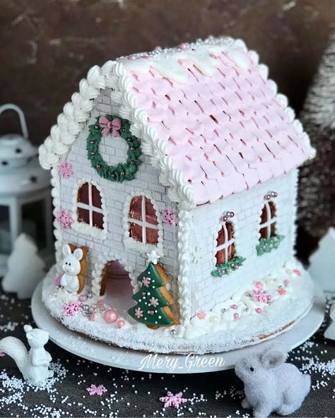 White Gingerbread House, Easter Gingerbread House, Pastel Gingerbread, Bakery House, Valentine Sweets, Homemade Gingerbread House, Gingerbread House Ideas, Gingerbread House Candy, Gingerbread Bakery