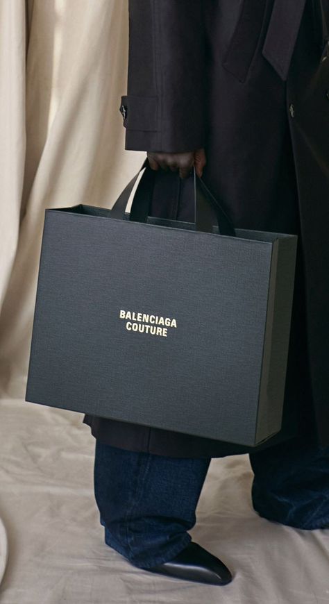 Luxury Clothing Brand Packaging, Luxury Bag Packaging, Balenciaga Packaging, Luxury Clothing Packaging, Dust Bag Packaging, Balenciaga Haute Couture, Luxury Shopping Bag, Luxury Box Design, Luxury Paper Bag