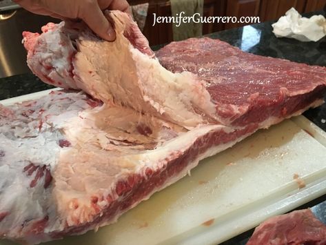 Does everyone know how to break down a full packer brisket? I can help! – Jennifer Guerrero Brisket Chili Recipe, Brisket Marinade, Smoked Jerky, Brisket Flat, Brisket Recipes Smoked, Goat Recipes, Braised Brisket, Dry Rub Recipes, Wine Recipe