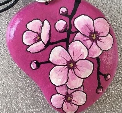 Cherry Blossom Painted Rock, Tulip Rock Painting, Stone Painting Flower, Flowers Painted On Rocks, Rock Painting Ideas Flowers, Flower Rock Painting Ideas, Painted Rocks Flowers, Flower Painted Rocks, Rock Painting Flowers