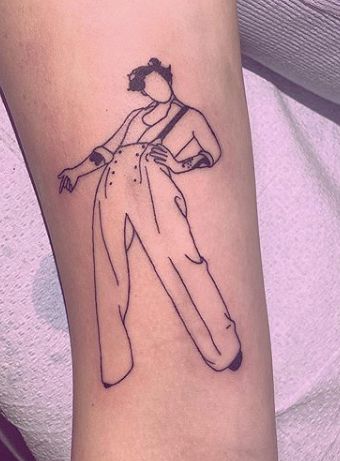 Harry Styles Outline Tattoo, Sweet Creature Tattoo Harry Styles, Silouette Tattoo, Hs Tattoo, Harry Styles Tattoos Inspiration, 1d Tattoos, Harry Styles Butterfly, One Direction Tattoos, Harry Tattoos