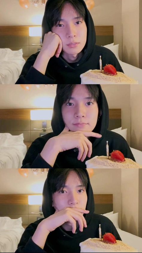 Heeseung birthday weverse live Heeseung Birthday Live, Heeseung Live Photo, Heeseung Birthday, Enhypen Birthday, Ethan Lee, Baby Hamster, Live Picture, Lee Heeseung, Live Happy