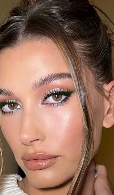 Hailey Beiber Eye Makeup, Haley Bieber Makeup Looks, Hailey Bieber Smokey Eye, Hailey Bieber Makeup Natural, Natural Green Makeup Looks, Haily Biber Make Up Looks, Hailey Bieber Eye Makeup, Bailey Bieber Makeup, Celebrity Makeup Looks Inspiration