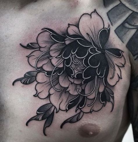 Black Flowers Tattoo, Tattoo Homme, Peony Flower Tattoos, Chicano Tattoos Sleeve, Tatuagem Masculina Pequena, Japanese Flower Tattoo, Black Tattoo Cover Up, Chrysanthemum Tattoo, Flower Tattoo Shoulder