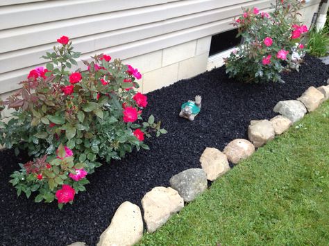 Black bark landscape Mulch Dye, Black Rubber Mulch, Shed Landscaping, Front Flower Beds, Rubber Mulch, Mulch Landscaping, Flower Bed Designs, Front House, Home Landscaping