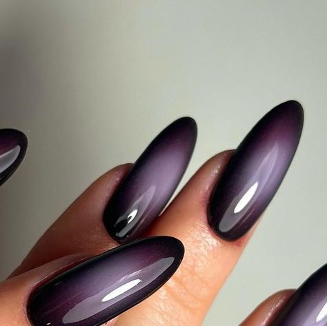 Dark Aura Nails Tutorial, Subtle Aura Nails, Aura Airbrush Nails, Gray Aura Nails, Dark Purple Nail Designs Short, Dark Purple Aura Nails, Cool Nail Inspo Dark, Lavender Aura Nails, Purple Airbrush Nails