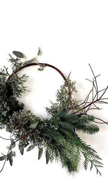 Asymmetrical Wreath, Willow Wreaths, Minimalist Wreath, Bohemian Christmas, Simple Christmas Decor, White Christmas Decor, Natural Christmas, Xmas Wreaths, Christmas Inspo