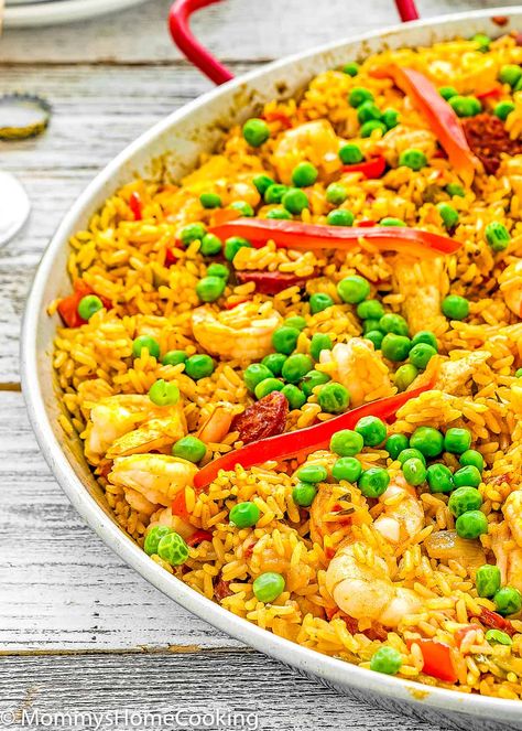 Easy Paella Recipe, Easy Paella, Spanish Tapas Recipes, Rice Peas, Paella Recipe, Tapas Recipes, Chicken And Shrimp, Dinner Guests, God Mat