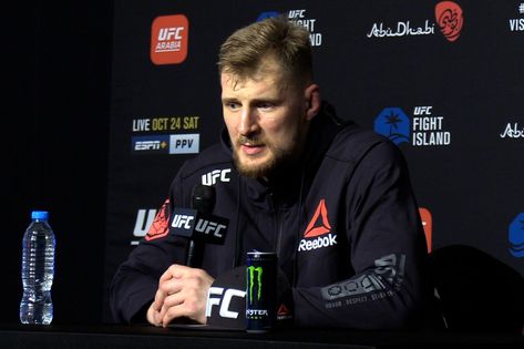 UFC 254 video: Alexander Volkov says Walt Harris striking was light and easy #mma #ufc #boxing #muaythai #jiujitsu #kickboxing #fitness #martialarts #wrestling #mixedmartialarts #mmafighter #sport#wwe #raw #smackdown #nxt #wweraw #sethrollins #aew#prowrestling #romanreigns #wwenetwork #wrestlemania #johncena #njpw #wweuniverse #brocklesnar Ufc Fighter Aesthetic, Alexander Volkov, Ufc Champions, Cold Ufc Photos, Max Holloway Wallpaper Ufc, Ufc Boxing, Ufc Weigh In, Brock Lesnar, Combat Sports