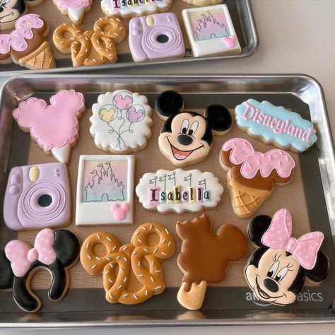 Disney World Birthday, Mouse Cookies, Minnie Mouse Cookies, Disneyland Birthday, Tema Disney, Disney Cookies, Disney Birthday Party, Disney Merch, Disney Theme Party