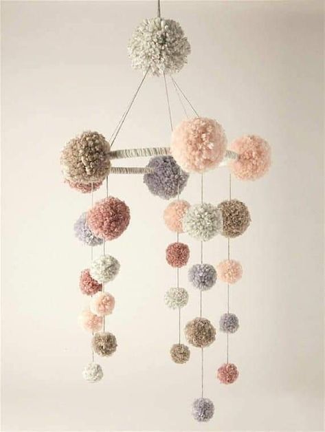 Pompon Diy, Mobile Diy, Pom Pom Mobile, Tulle Poms, Diy Baby Mobile, Pom Pom Baby, Baby Mobil, Baby Zimmer, Diy Bebe