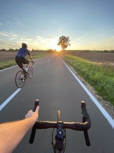 Aesthetic Bike Ride, Aesthetic Bike, Bike Aesthetic, Sports Aesthetic, Adventure Aesthetic, Triathlon Training, Instagram Feed Ideas, Gravel Bike, Workout Aesthetic